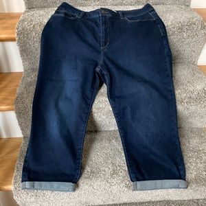 Nearly New C&B Dark Wash Mid Rise Stretch Capri Jeans